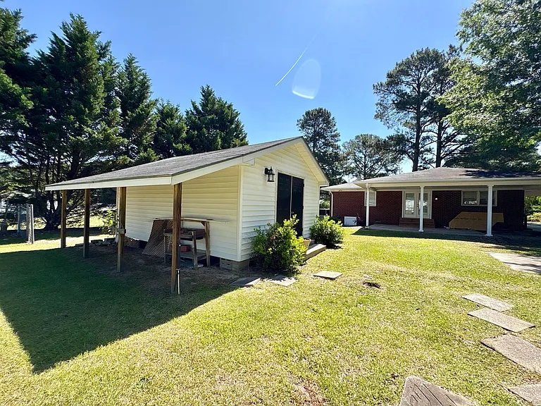 102 N Clarendon Dr — Photo 42