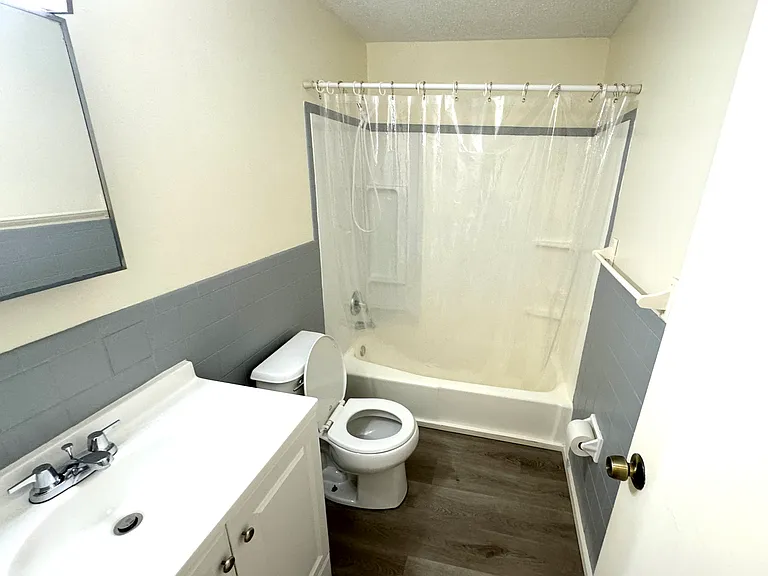 50L English Village Rd #201 — Photo 22