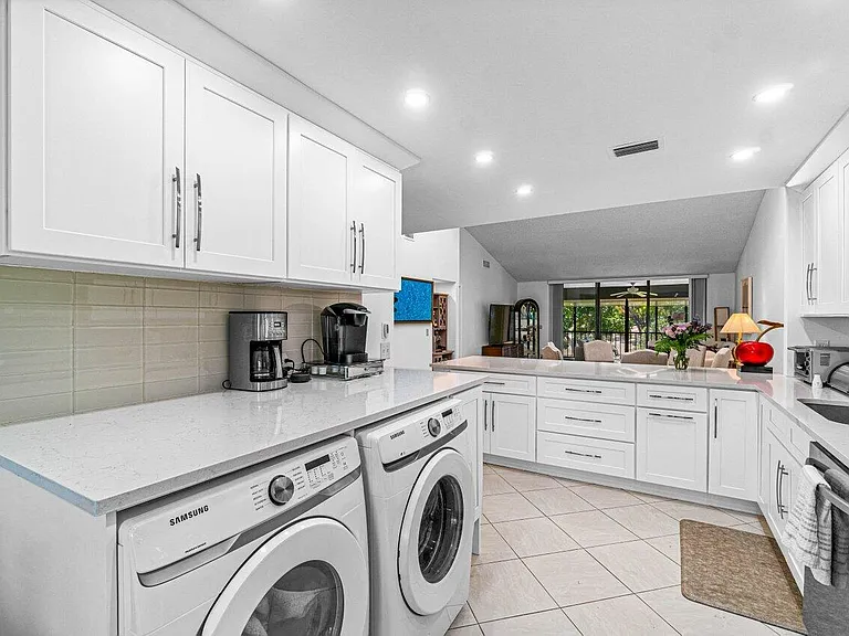 61 Eastgate Dr #D — Photo 11
