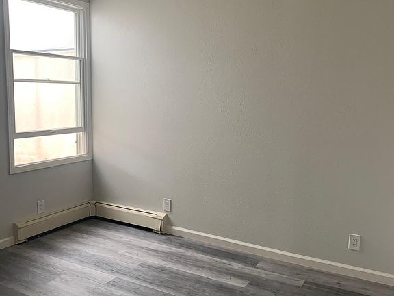 5th image of 834 London St