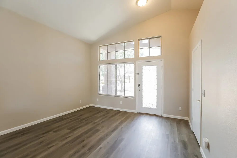 3 bed, 2.0 bath, 1710 sqft, $2,465 — Photo 3