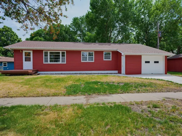 821 Ash Ave, Bird Island, MN 55310