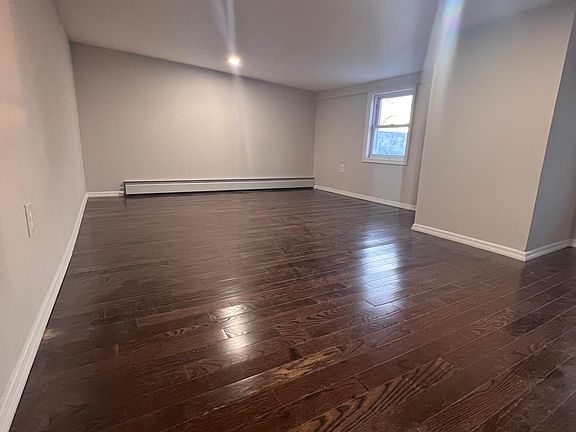 2nd image of 4000 Bronxwood Ave #2