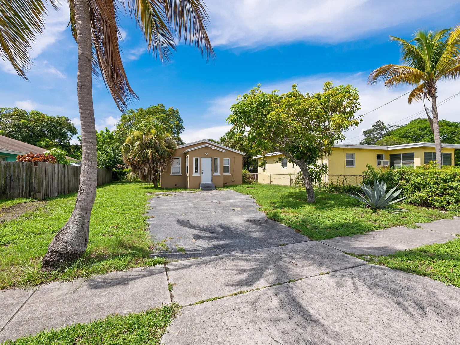 2 bed, 1.0 bath, 624 sqft, $1,200 — Photo 2