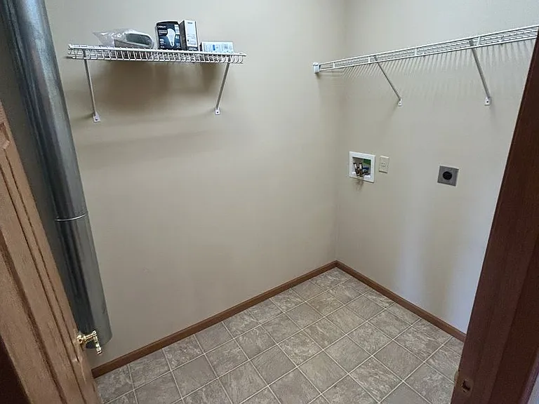 1011 Laurel Tree Ct #B — Photo 4