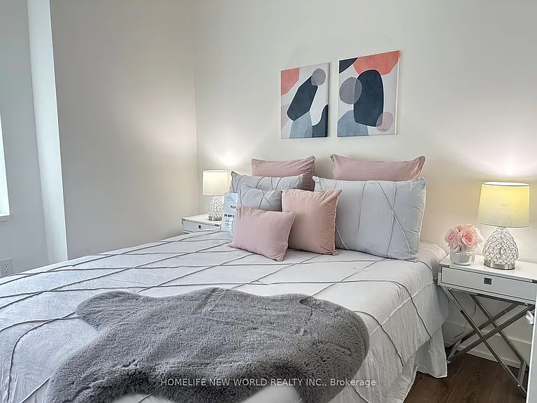 111 Saint Clair Ave W #1421 — Photo 6
