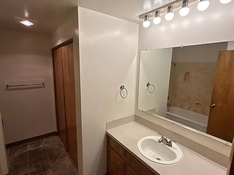 637 Glen Creek Rd NW — Photo 10