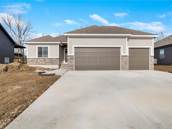 912 NW Crestwood Dr, Grain Valley, MO 64029