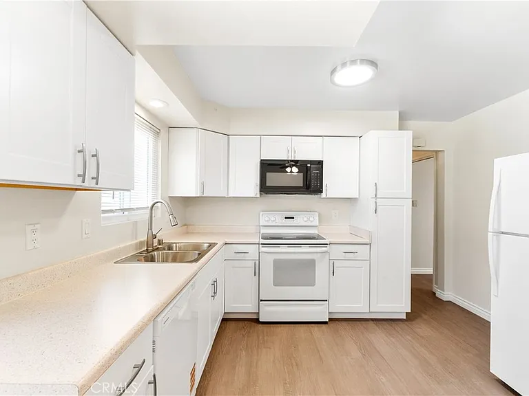 5932 Santa Barbara Ave E #B — Photo 13