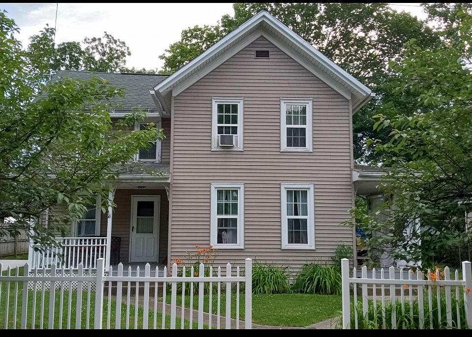 1st image of 16 Vine St #2