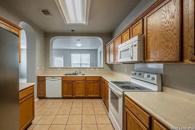 2 bed, 2.5 bath, 1741 sqft, $1,740 — Photo 3