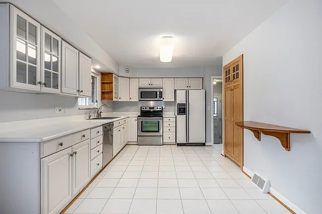 115 Gralake Ave — Photo 6
