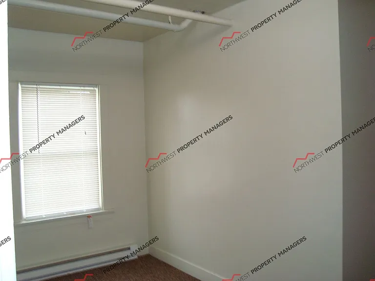 509 W Market St — Photo 7