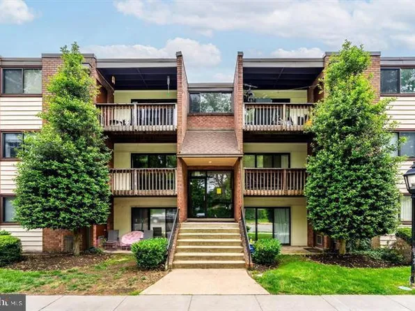 10723 W West Dr #303, Fairfax, VA 22030