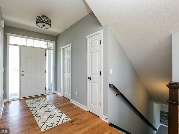 3rd image of 20693 Hamlet Ct N