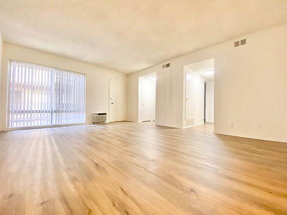 5th image of 1140 N Clark St APT 214
