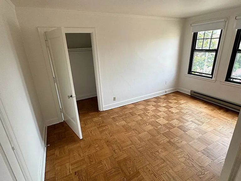 Comfortable Urban Living in a Classic Brick Building Near UW & Light Rail — Photo 63