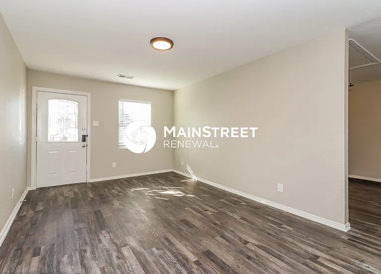 106 Fannin Dr — Photo 2