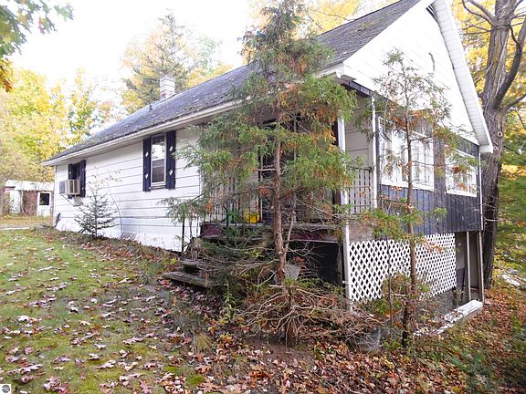 4th image of 2528 Gardner St