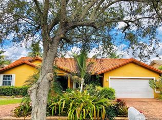 8555 NW 165th Ter, Miami Lakes, FL 33016