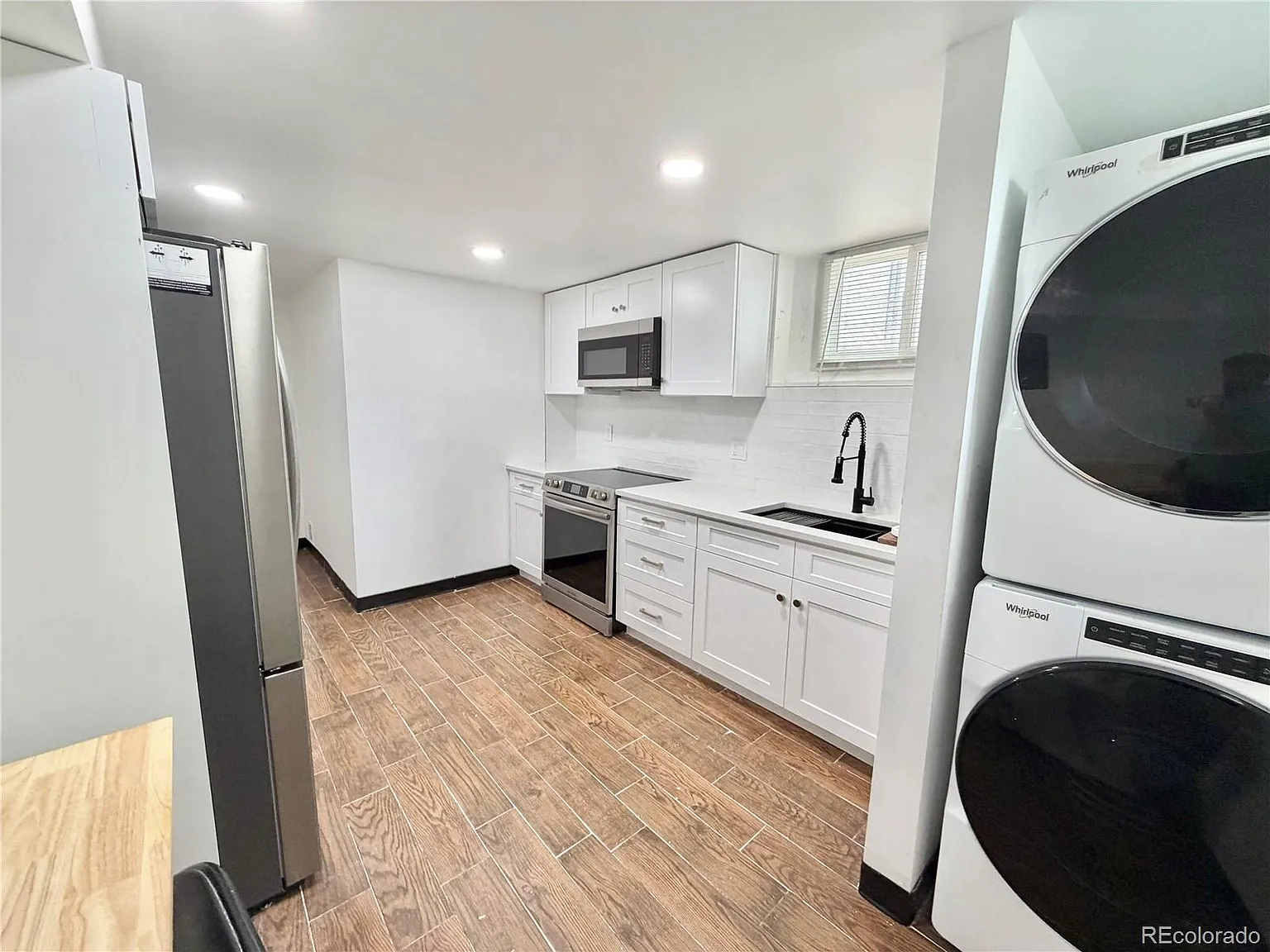 3 bed, 2.0 bath, 947 sqft, $2,495 — Photo 3