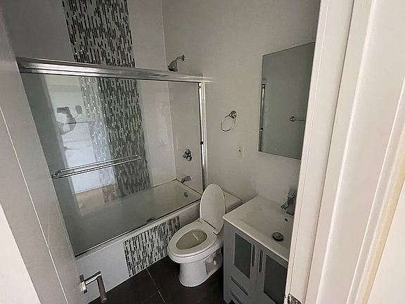 5th image of 744A Willoughby Ave APT 3