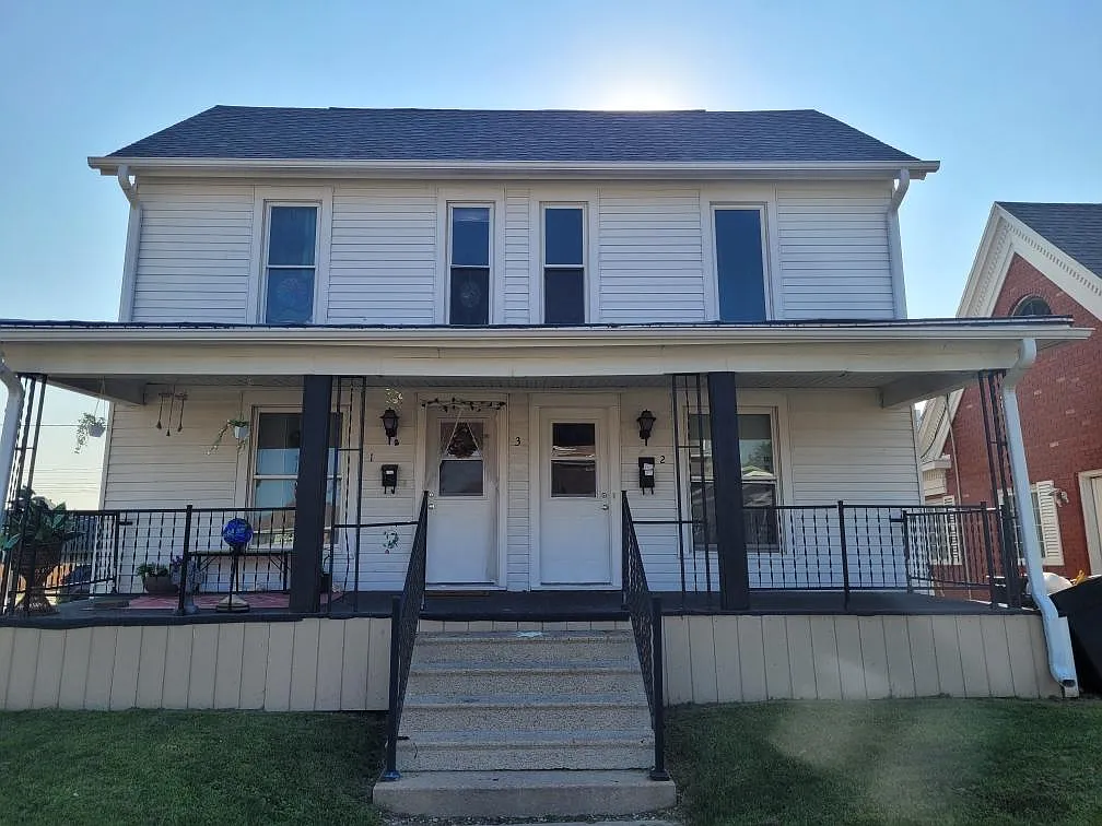 3 bed, 3000 sqft, $1,300 — Photo 1