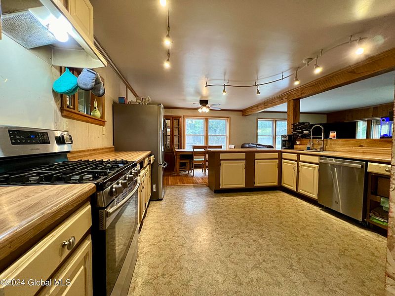 5th image of 68 Grogan Road