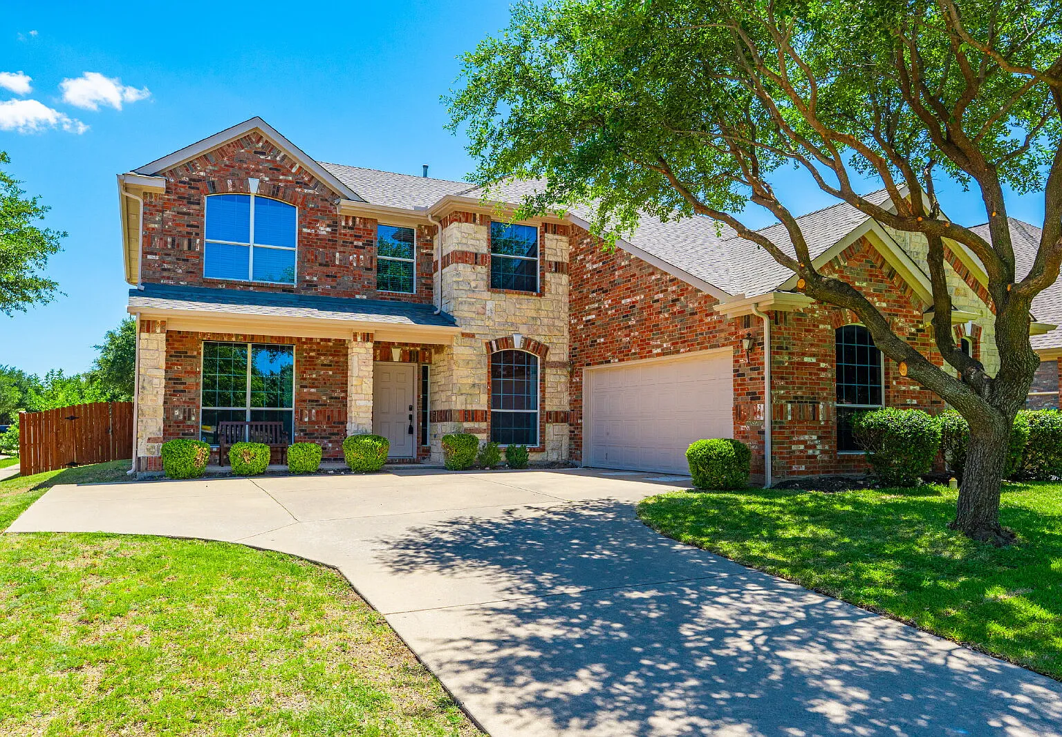 4 bed, 2.5 bath, 3070 sqft, $2,999 — Photo 1