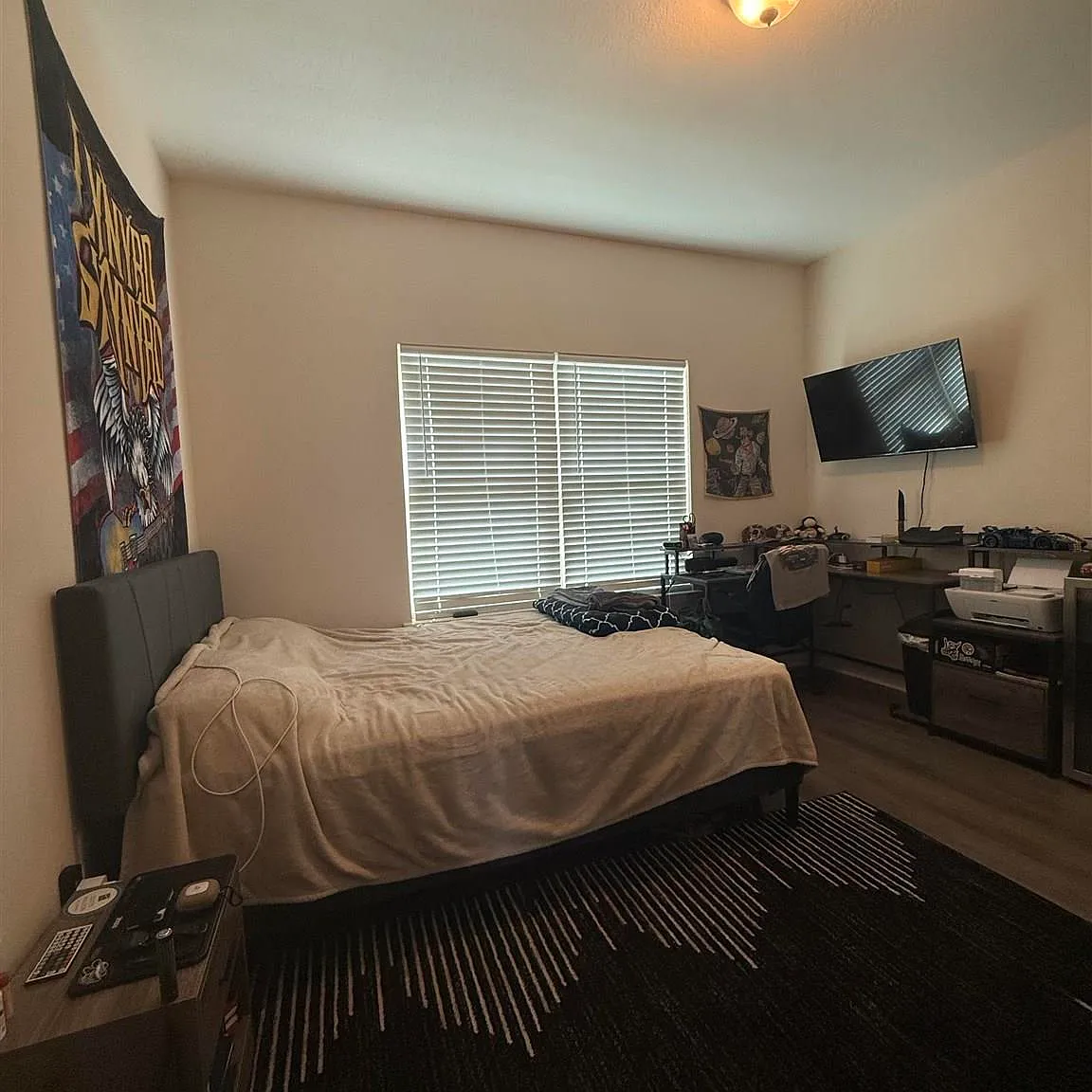 4 bed, 2348 sqft, $2,600 — Photo 4