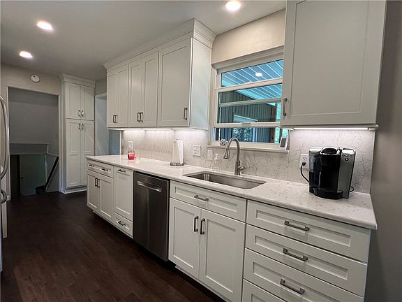 3rd image of 104 Randy Dr