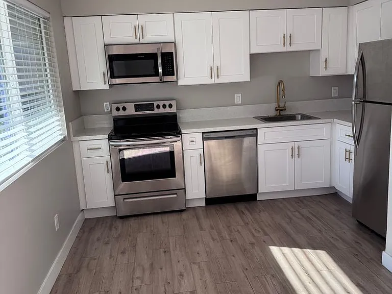 220 W Cherry Ave — Photo 18