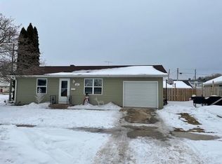 903 S 30th St, Manitowoc, WI 54220