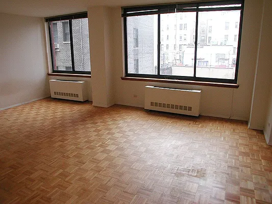 Rented by Verdi Square Realty | media 1