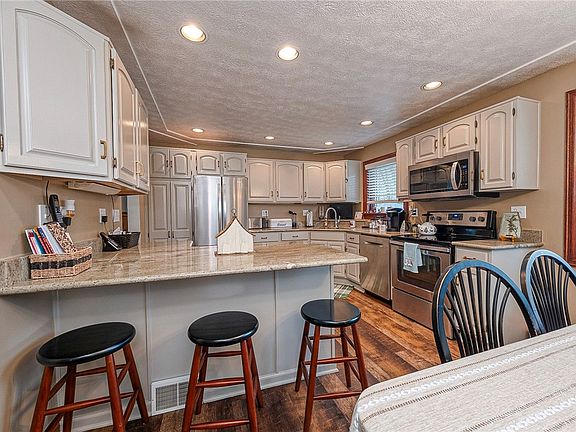 4th image of 925 Lindenwood Dr