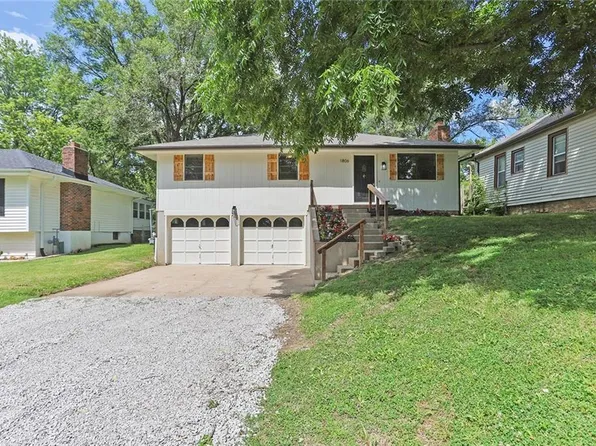 1806 Cleveland Ter, Leavenworth, KS 66048