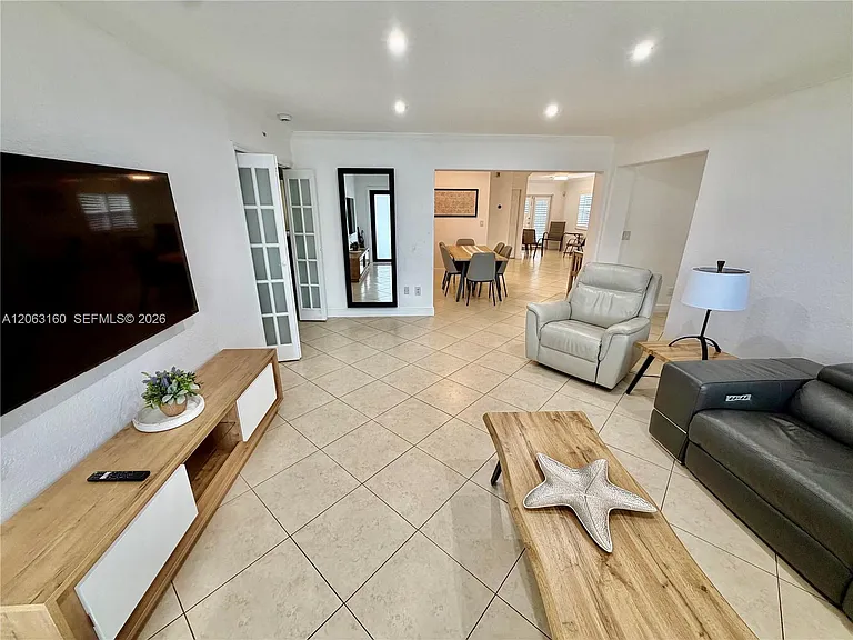 5744 SW 54th Ter — Photo 2