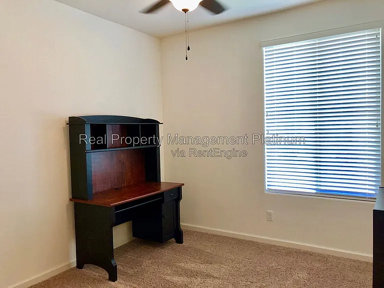 3031 N Schneider Ave — Photo 12