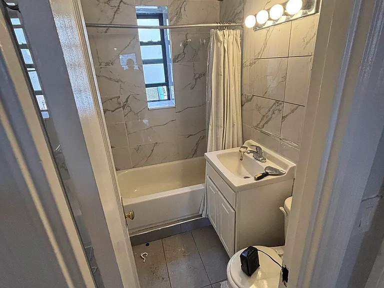 133 W 71st St #7C8C — Photo 18