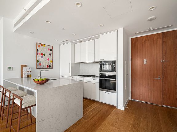 4th image of 301 E 61st St APT 9B
