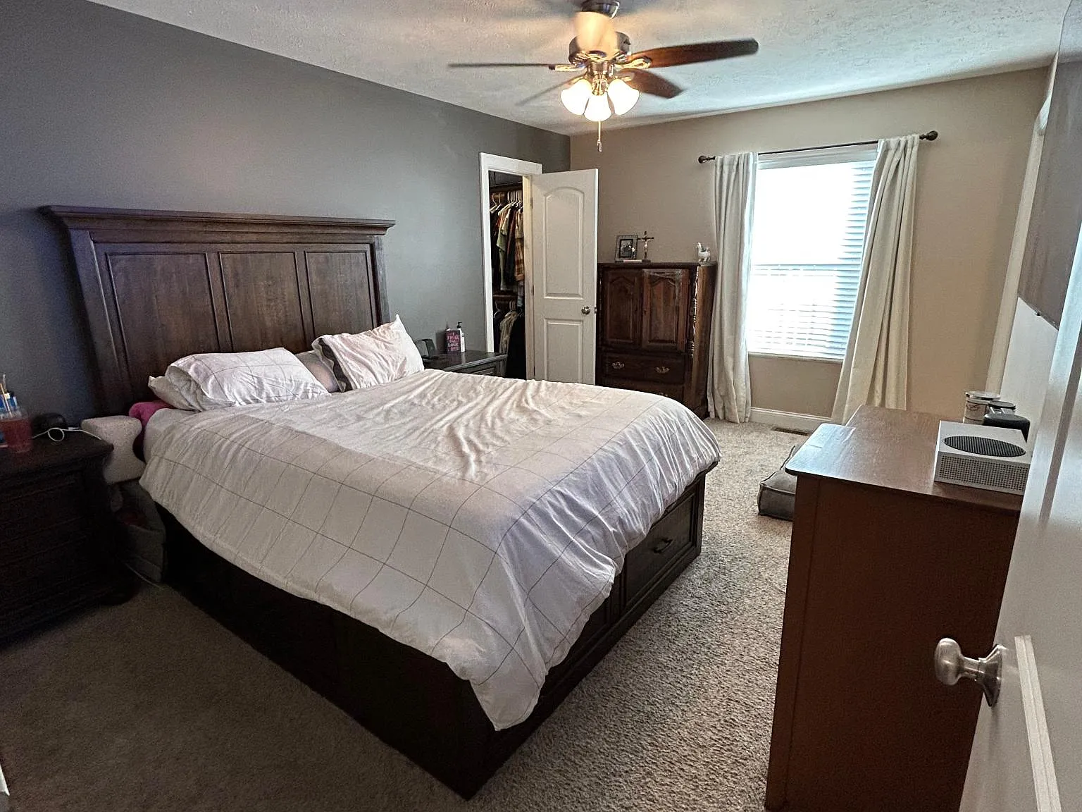 4 bed, 2300 sqft, $2,400 — Photo 4