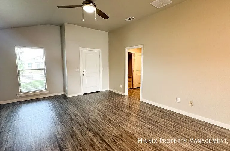 3219 Abbeville Ave — Photo 10