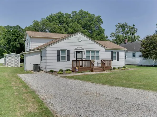 200 Mulberry Ln, Suffolk, VA 23432
