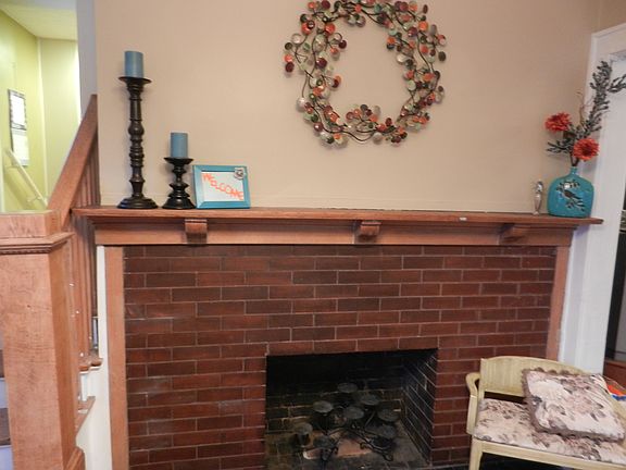 Entryway/Fireplace