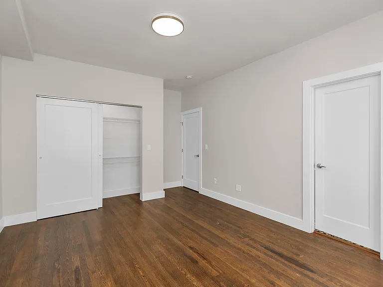 2200 Leavenworth — Photo 5