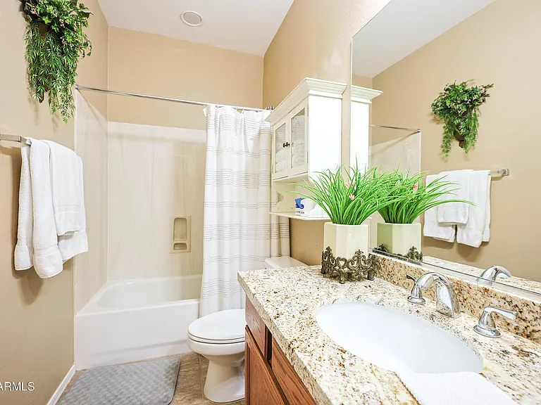 1916 W Spirit Ct — Photo 22