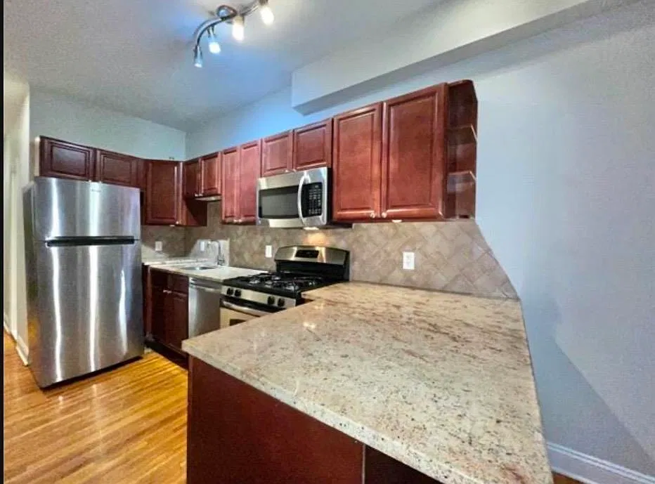 85 Jefferson St #12