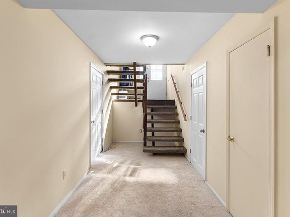 3rd image of 1861 Garth Rd