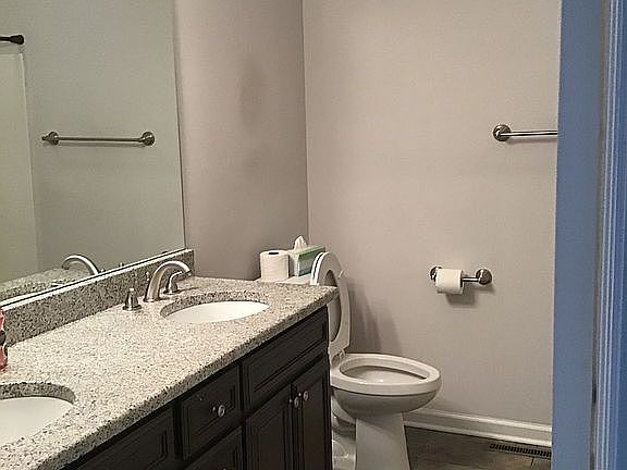 Main level full bath