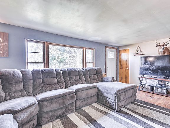 Living room/w pic window